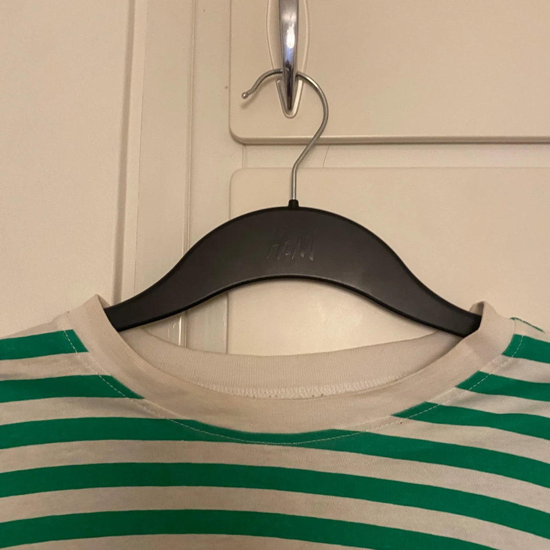 Grönvit randig croppad topp  - 2