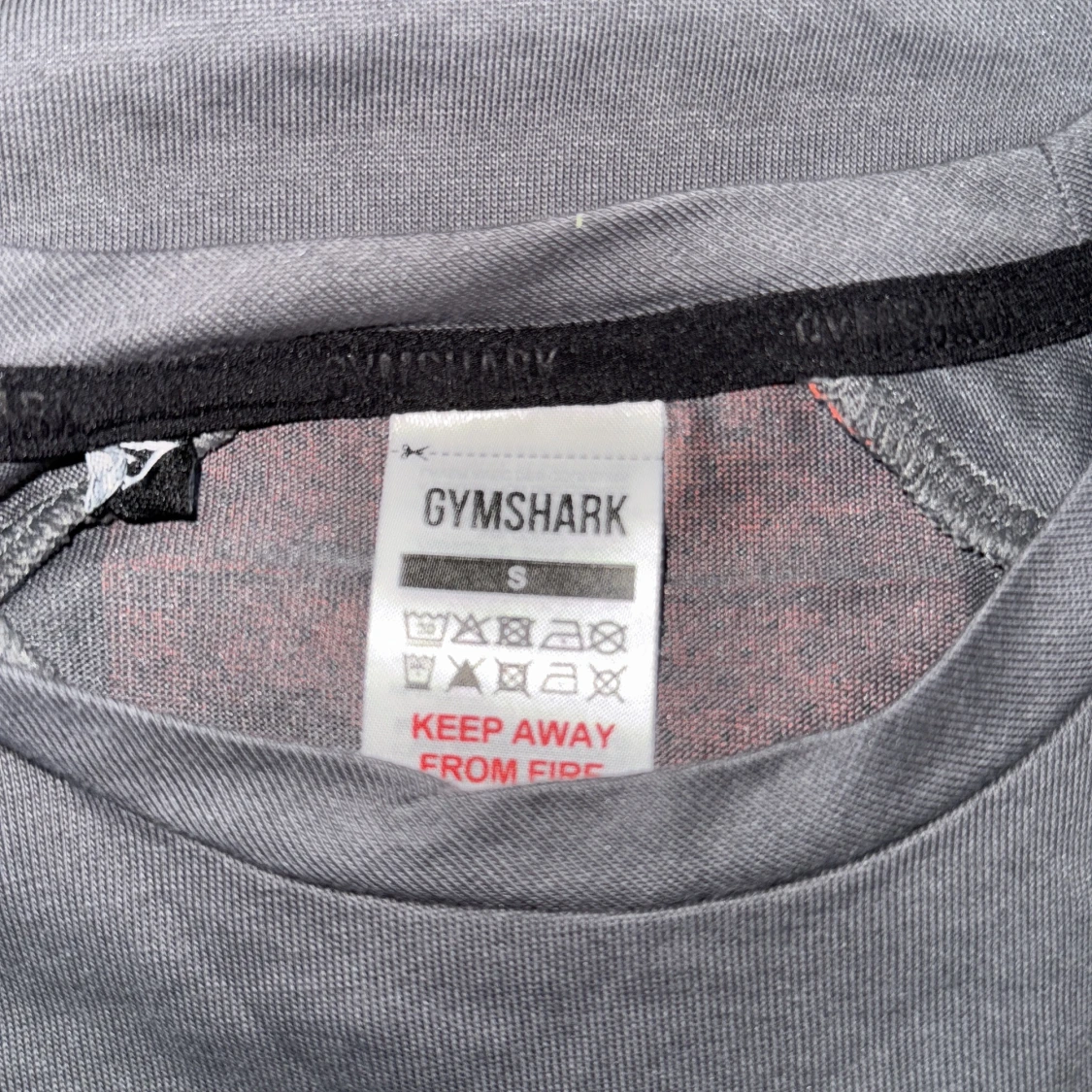 Mörkgrå Gymshark t-shirt med röd logga - 3