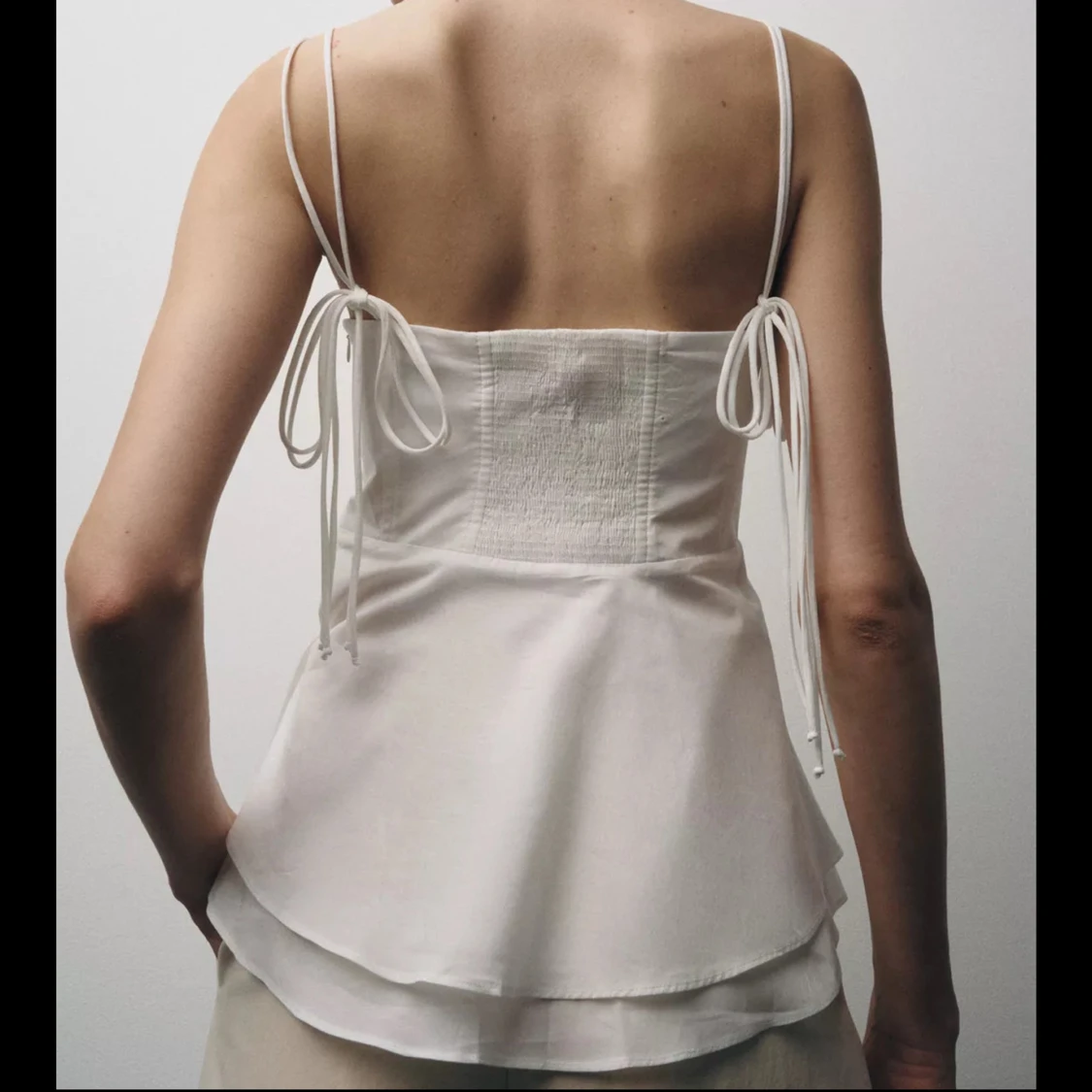 Vit peplum linnetopp med knytband - 1