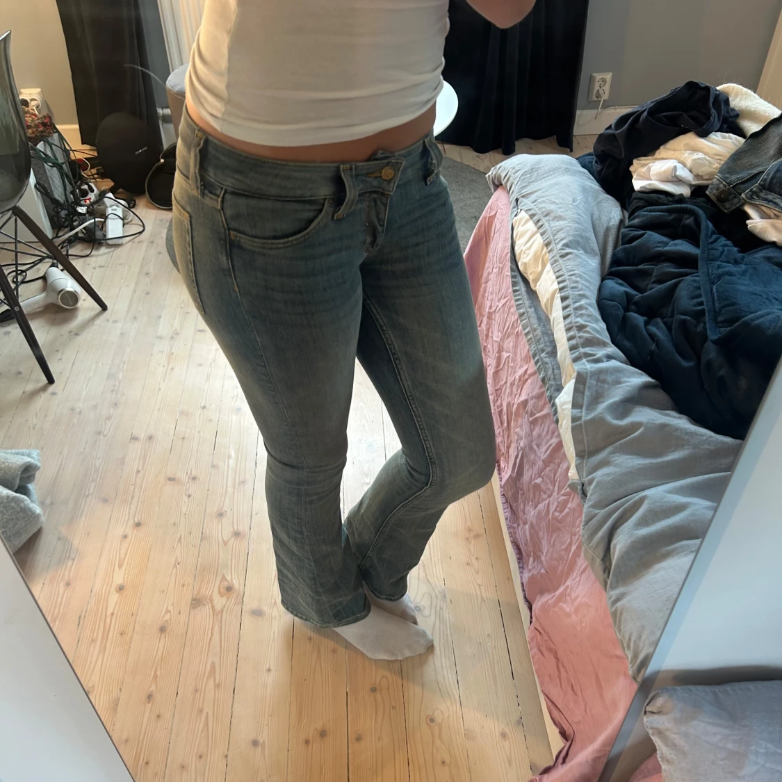 Blå bootcut jeans från Weekday - 1