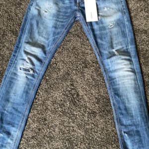 Dondup jeans  - Dondups i storlek 28 – nyskick (8/10) – modell George – . Skriv vid frågor! 