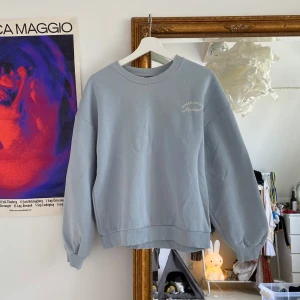 Oversized sweatshirt 90s style  - Storlek M på lappen 🤍