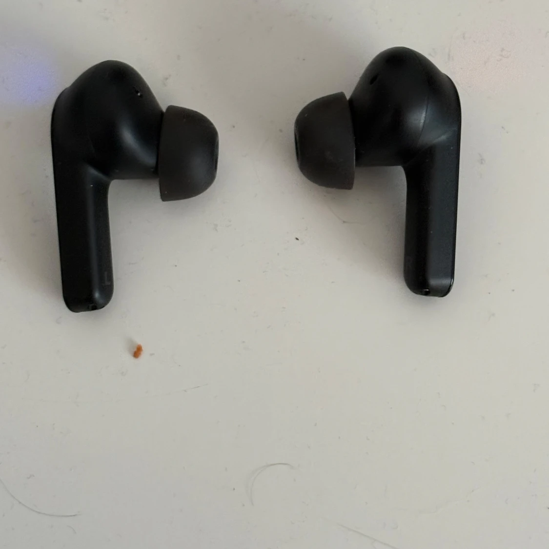 Svarta trådlösa in-ear hörlurar från Loeffen - 4