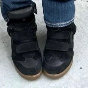 isabel marant liknande skor - använd en gång. Den säljer fel storlek till mig. Du kan be om fler bilder❤️.