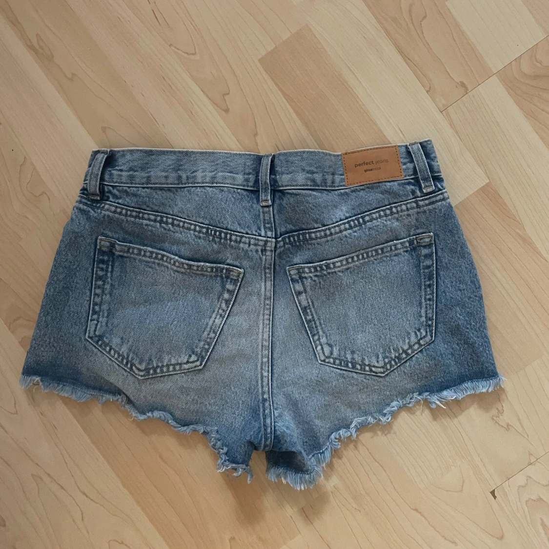Jeansshorts från Gina Tricot - 2
