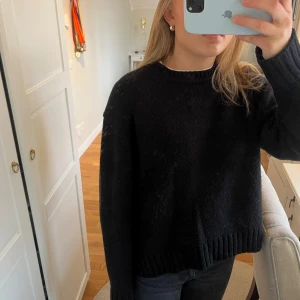 Stickad tröja Zara - Svart stickad tröja från Zara i strl S. Använd få gånger