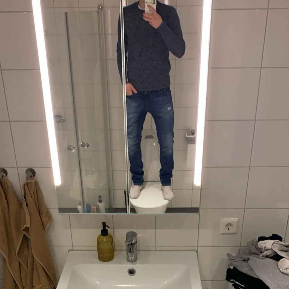 Mörkblå stickad tröja från Hollister - 3