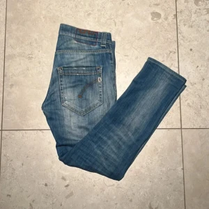 Dondup jeans  - Dondup jeans, näst intil helt nya, nypris: 4000kr, bara hojta till vi frågor eller funderingar👑💯