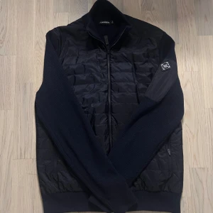 J.lindberg cardigan  - Mycket fint skick | Size M  | Följare får 100 kr rabbat | fraktar spårbart inom 24 timmar med PostNord eller instabox | 