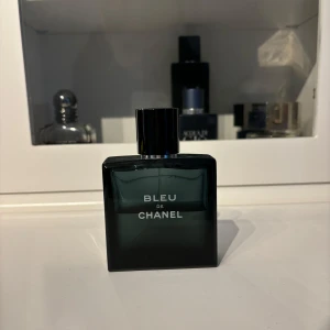 Bleu de Chanel Parfym - Säljer min blue de Chanel edt, har boxen kvar.