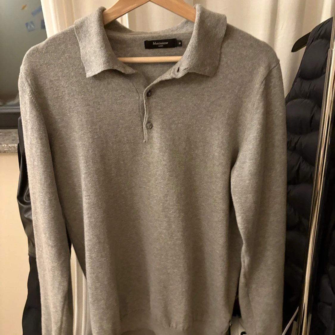 Grå långärmad pikétröja från Martinique europé  - 2