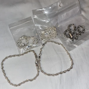 Flätade armband i silver och svart - 5st armband för 180kr eller 50kr st  rostfritt stål