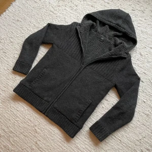 Fodrad Cardiganjacka - Säljer nu denna helt galet snygga cardiganjacka med foder, perfekt till våren! | Materialet är lite tvättat, vilket knappast märks | Hör av dig vid minsta fråga🤗