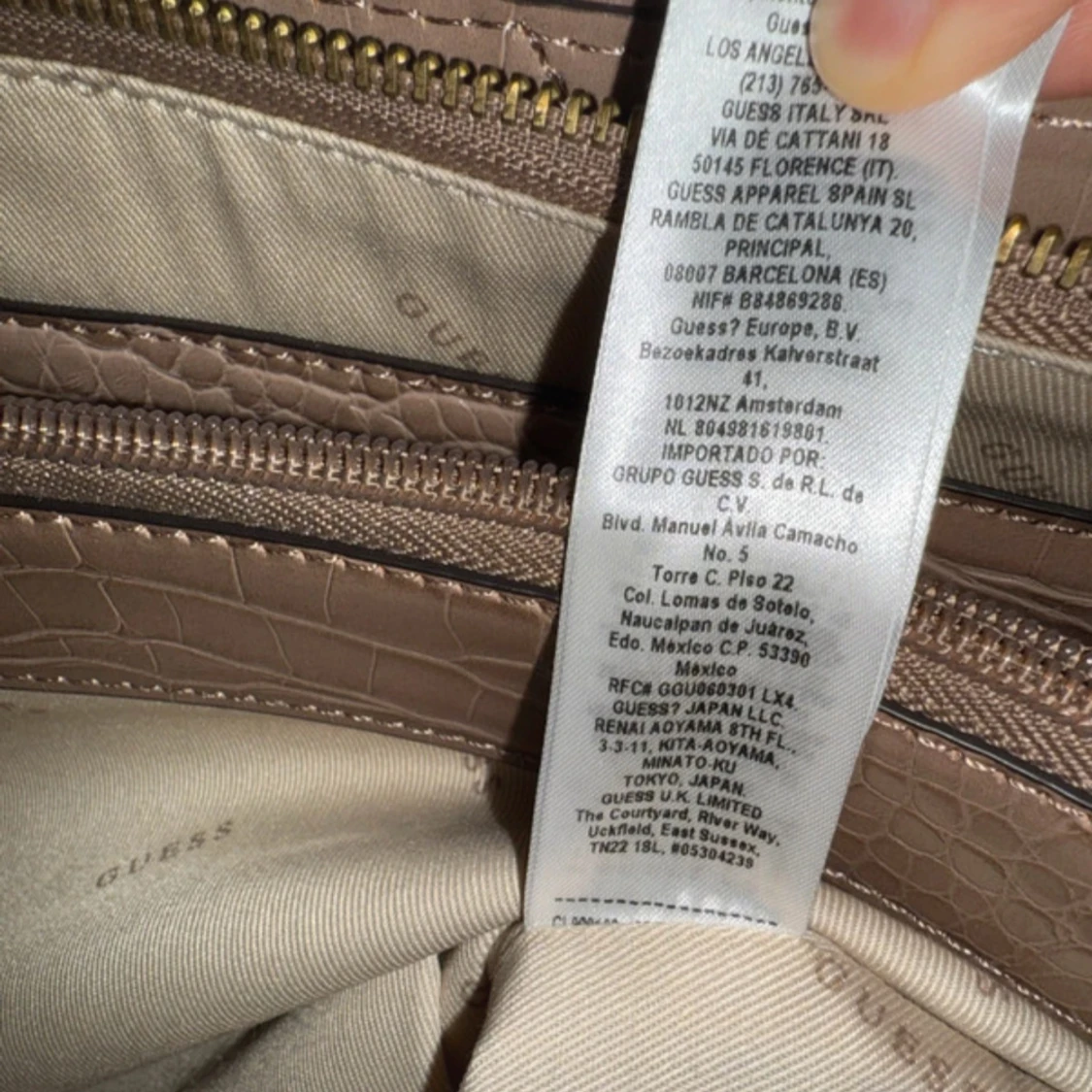 Brun handväska från Guess - 4