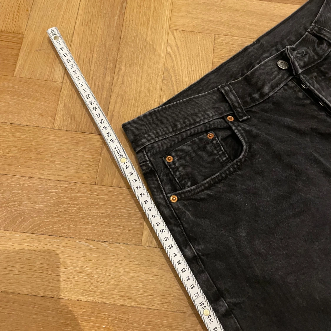 Stilrena gråa jeans - 3