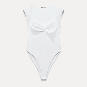 Vit body Zara - Snygg vit bodysuit/topp från Zara. Storlek S. Helt ny, aldrig använd 🩷
