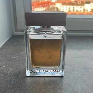 Dolce & Gabbana The One Edt  - Säljer eller byter än nästan nu d&g parfym. 100 ml från början. 