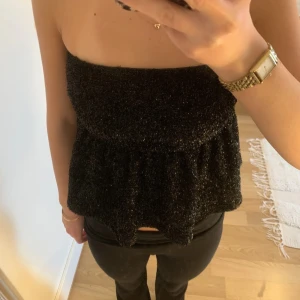 Glittrig topp - Sjukt snygg topp som inte säljs längre💕💕endast använd en gång så i jättebra skick😍
