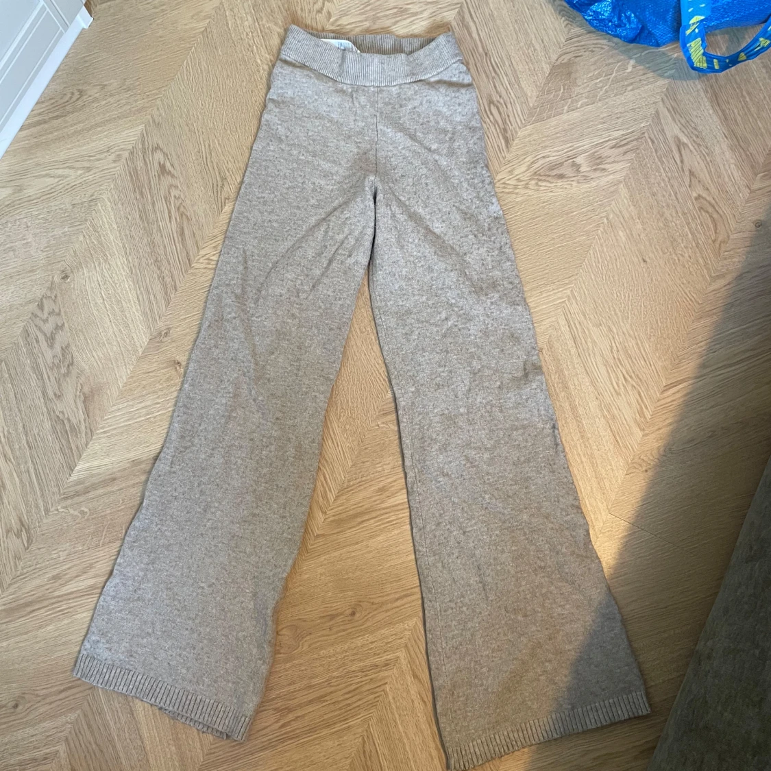 Beiget stickad sett från ginatricot - 2