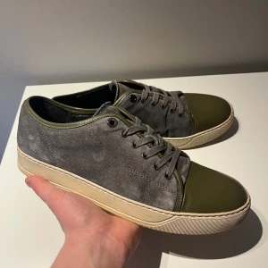 Lanvin Skor - Säljer nu mina Lanvin skor i bra skick utan skador . Inget og bara skorna tillkommer . Hör av er vid frågor