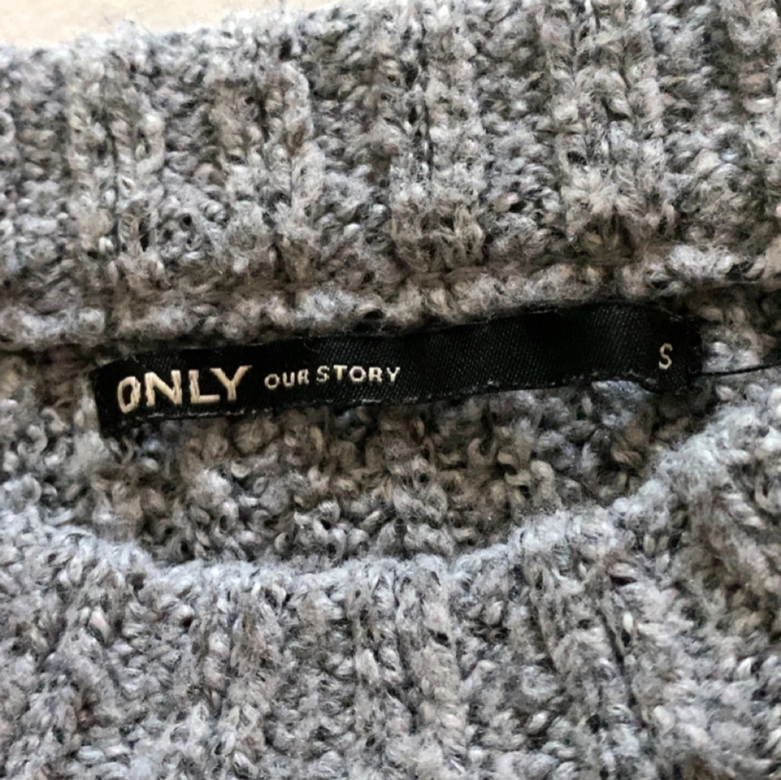 Grå stickad tröja från ONLY - 1