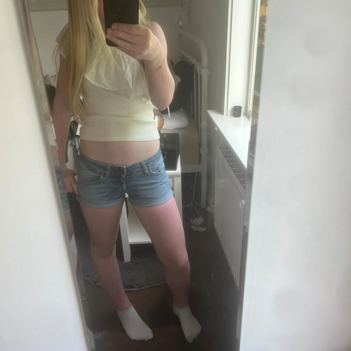 Blå jeansshorts lågmidjade