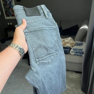 Jack&Jones jeans - Tjena, säljer nu dessa Jack&Jones jeans i princip NYTT SKICK‼️Modell - Slim/Straight. Nypris 999kr. Hör av dig vid frågor🙌
