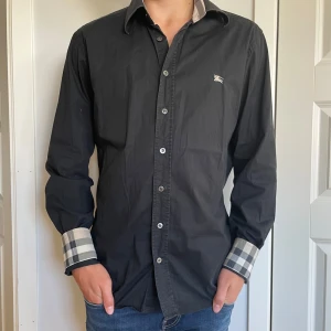 Burberry skjorta - Burberry skjorta  Size-M Nyskick