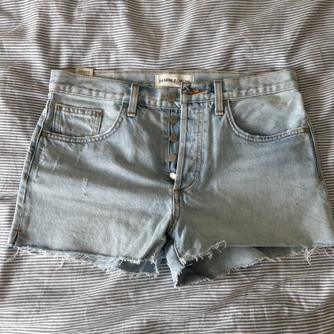 Ljusblå jeansshorts från Denim Forum - 1