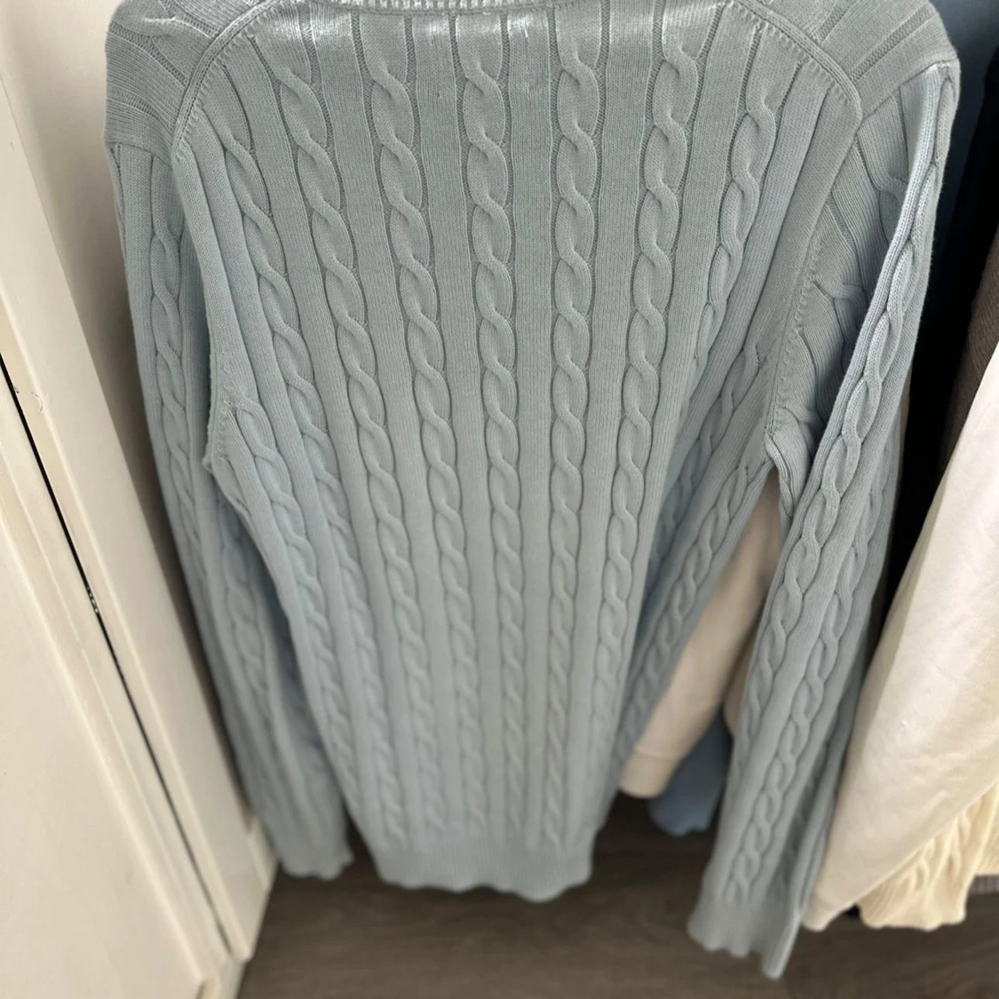 Ljusblå kabelstickad tröja från GANT - 4