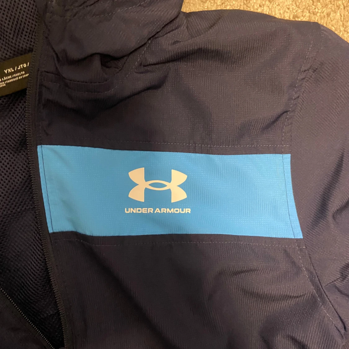 Blå vindjacka från Under Armour - 2