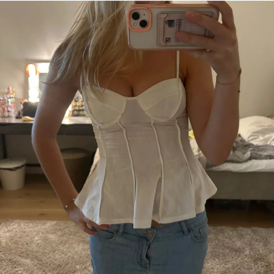 Vit korsett-topp med tunna axelband