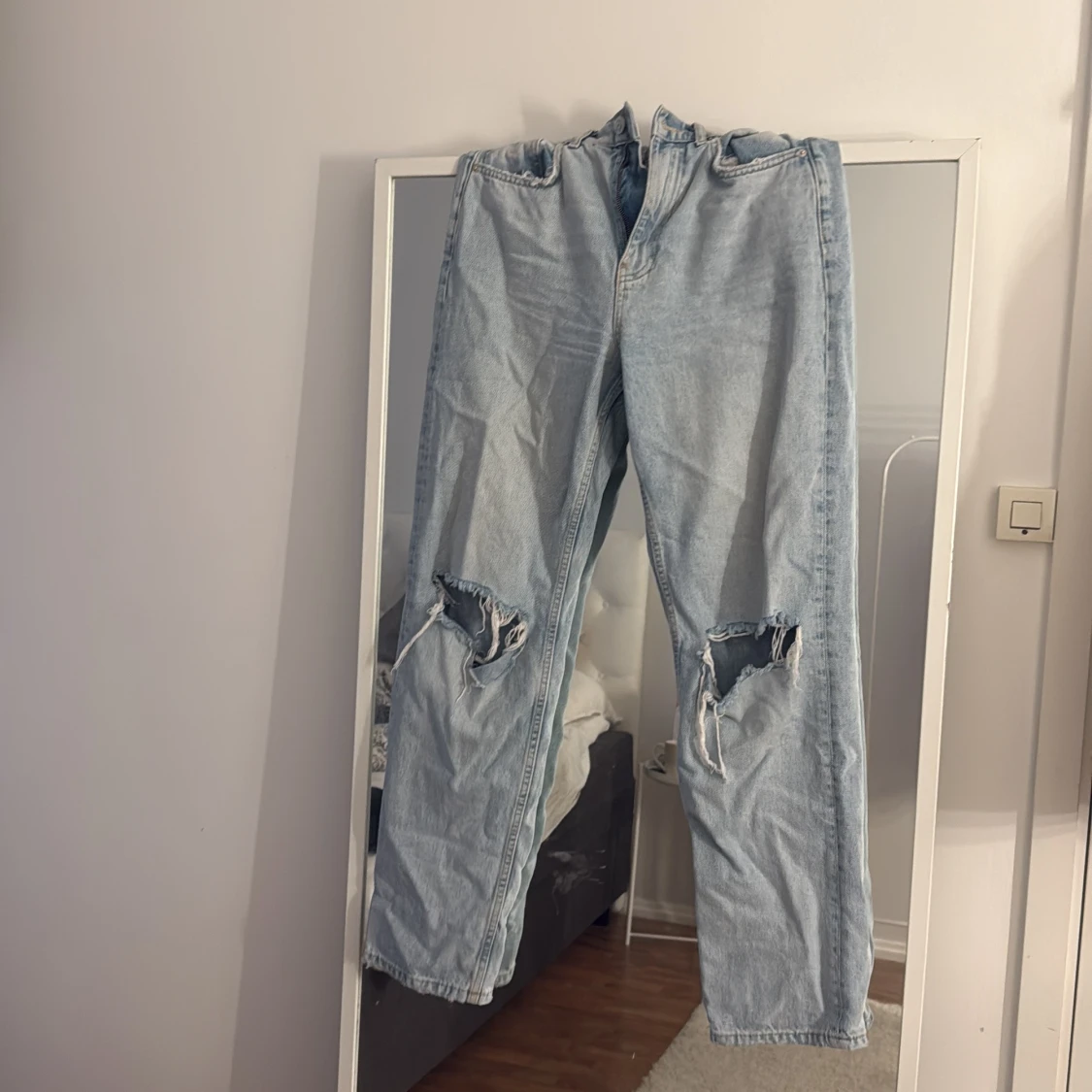 Ljusblå ripped jeans straight fit