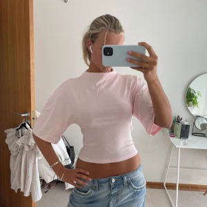 Topp men knyte i ryggen - Super söt topp från Gina med knyt i ryggen, helt ny med lappen kvar🌸