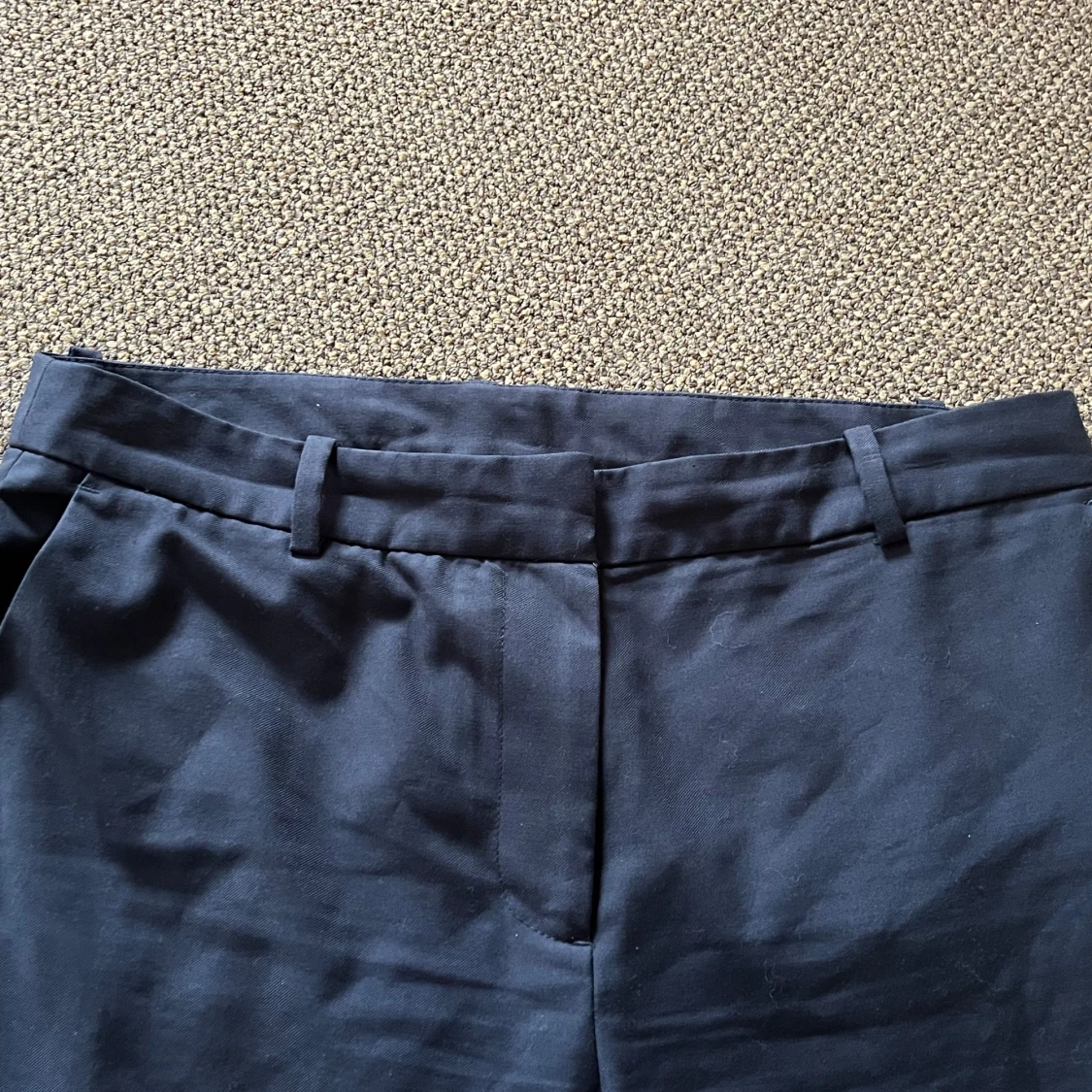 Marinblååa kostymbyxor från Weekday, strl 40 - 2