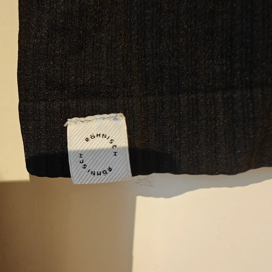 Svart croppad långärmad tröja Röhnisch - 2