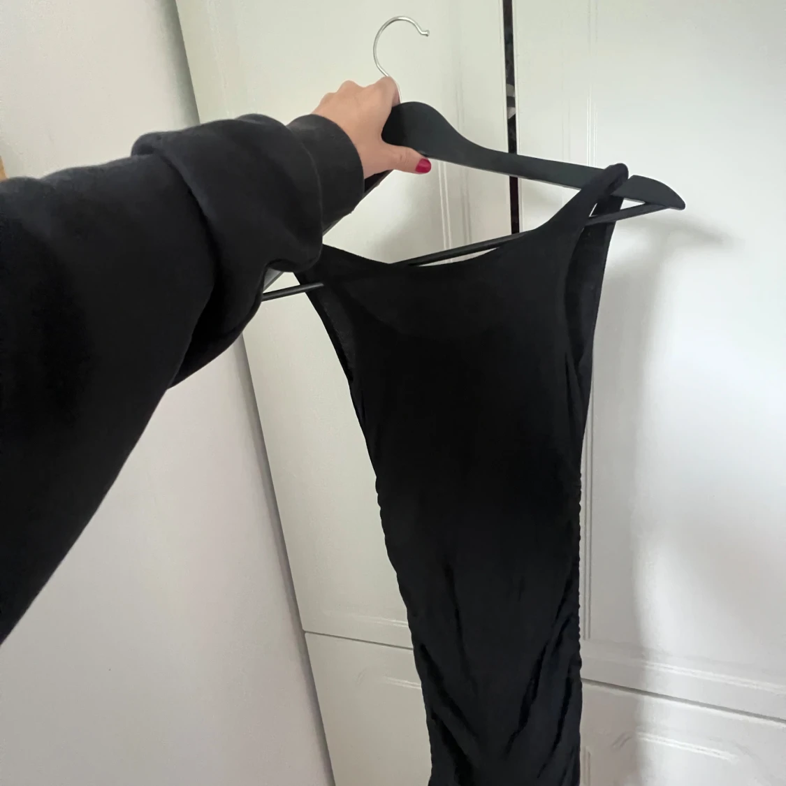 Svart tight kortklänning från DesignSian - 3