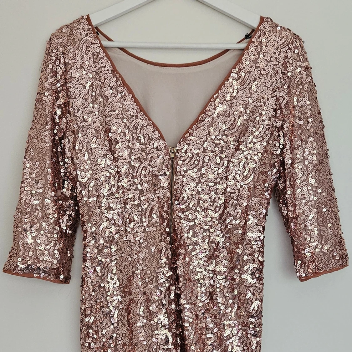 Paljettklänning i roséguld  - 1