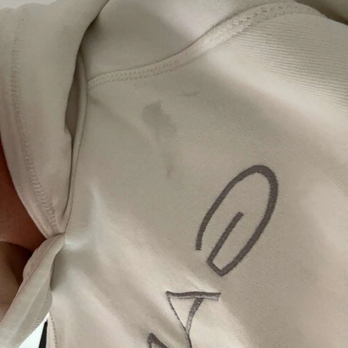 Vit hoodie från Gant  - 3