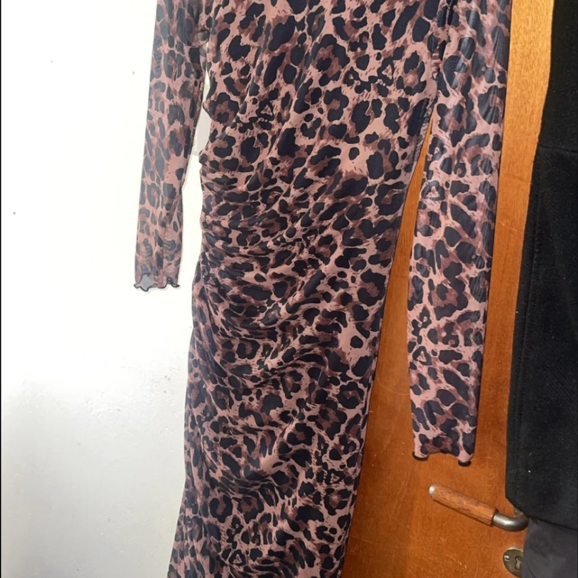 Lång leopardmönstrad klänning - 1