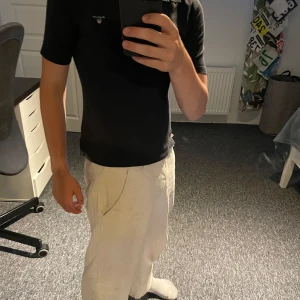 Snygg Gant piké - Snygg Piké i storlek xs, otroligt skön på sommaren och är stilrent plagg. Bra skick 