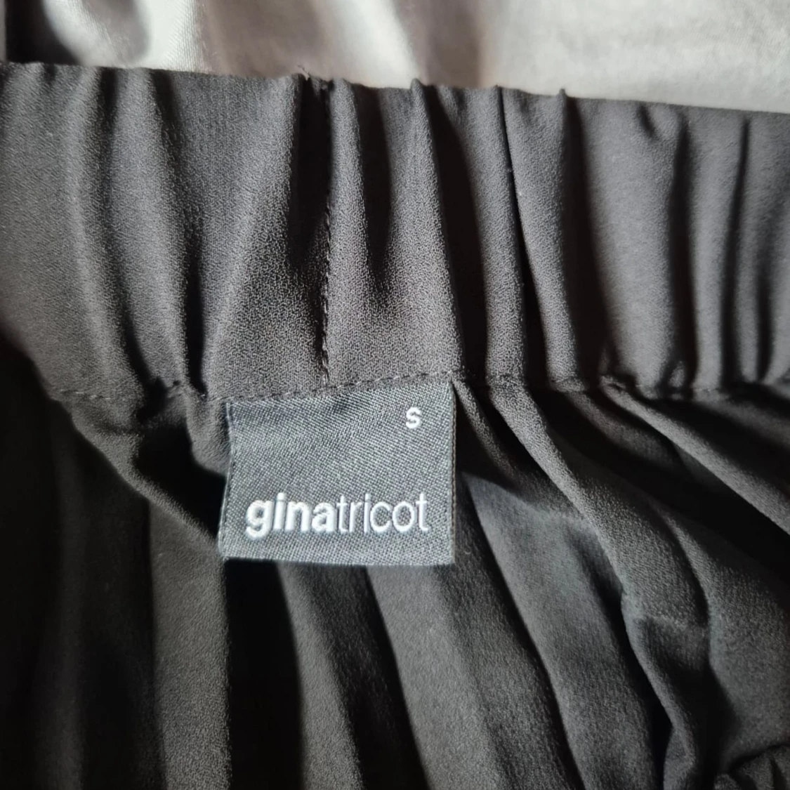 Svart plisserad långkjol Gina Tricot - 4