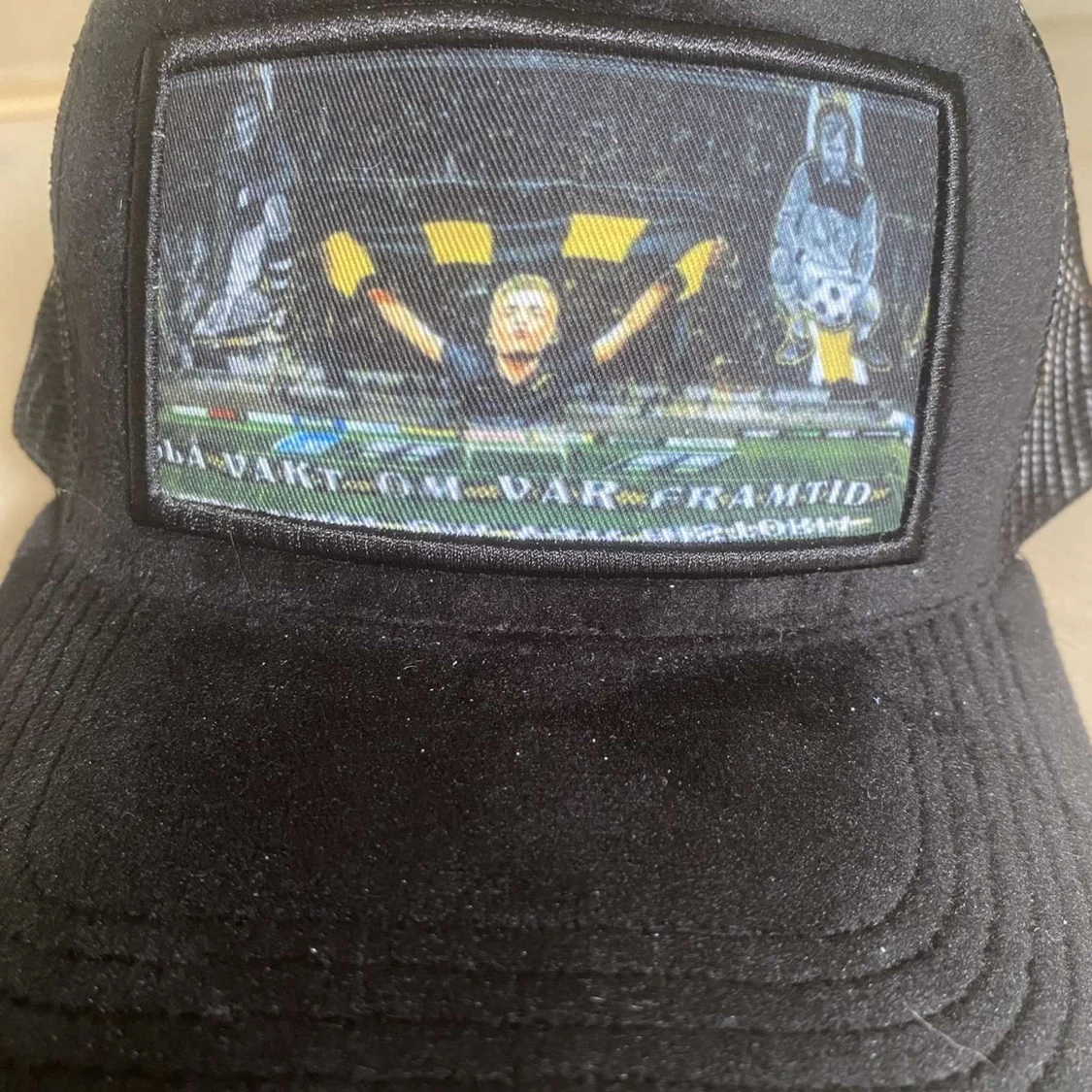 Svart keps med AIK-tryck och mesh - 4