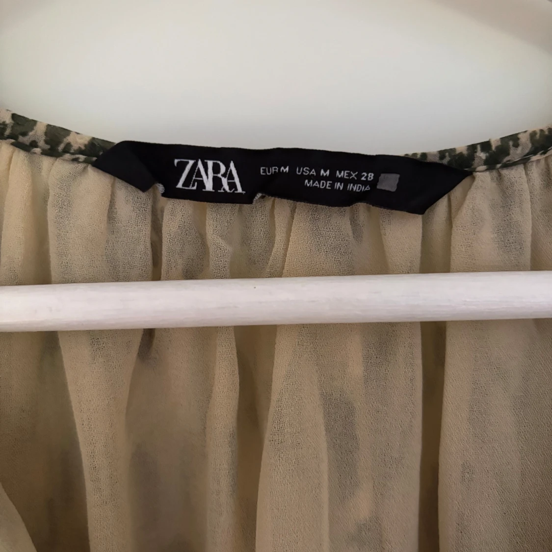 Grönmönstrad kortklänning från Zara - 2