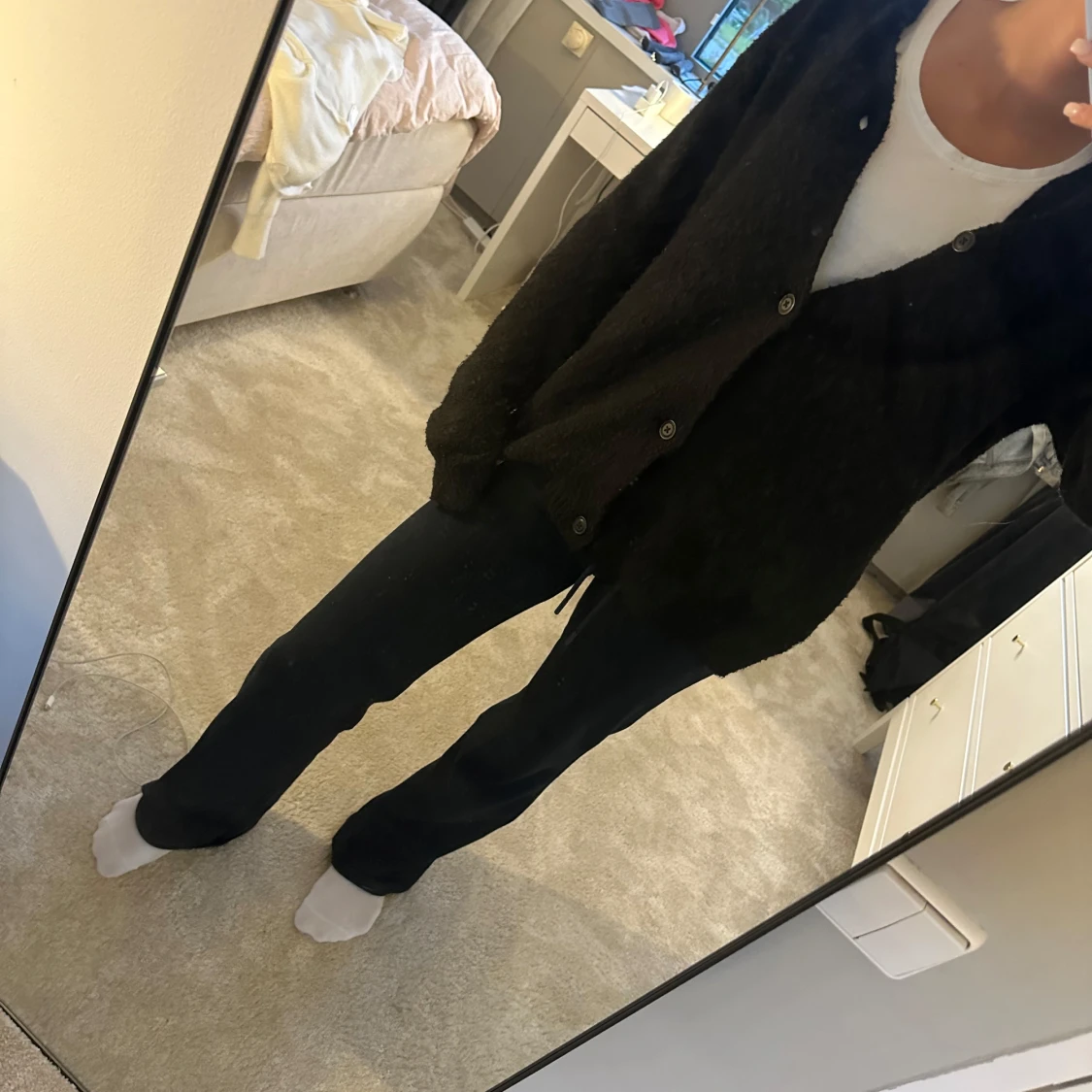 Svart stickad kofta  - 1