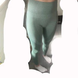 Gröna tights med hög midja - Snygga gröna tights med hög midja och ribbade detaljer. Jätte sköna tights 💗