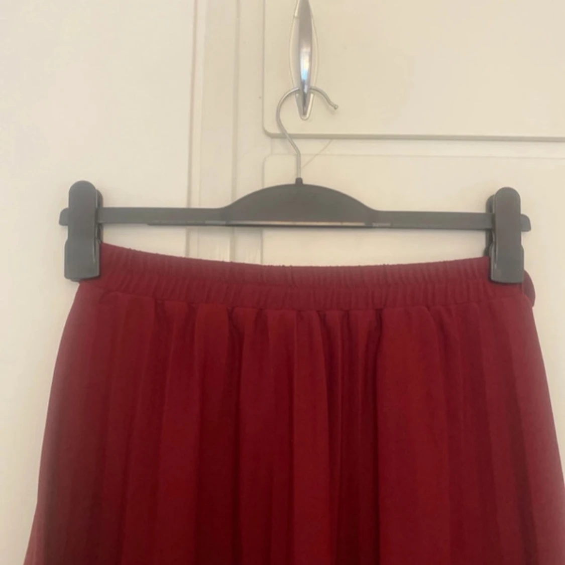 Mörkröd långkjol med resårmidja - 3