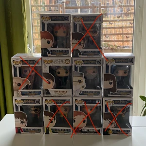 Harry Potter Funko Pop - Säljer en samling av Harry Potter Funko Pop-figurer. Perfekt för samlare och fans av Harry Potter-serien. Pop-figurer i original förpackning. OBS: Ginny sitter löst på sin kvast. Alla är öppnade, men har enbart stått på en bokhylla.   1 för 130 3 för 300 Vid köp av fler går pris att diskutera.