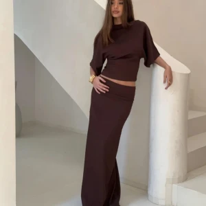 Brunt set - Säljer detta otroliga settet från Nelly🤎Aldrig använt 