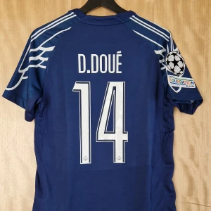 Désiré Doué fotbollströja PSG 24-25 - Désiré Doué PSG repIika fotbollströja 24-25. Helt ny med tag. Storlek: Medium